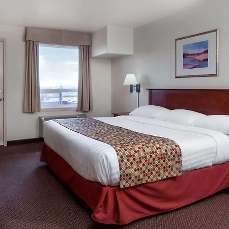 Hotel Super 8 By Wyndham Caraquet Exteriér fotografie