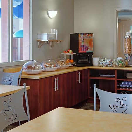 Hotel Super 8 By Wyndham Caraquet Exteriér fotografie
