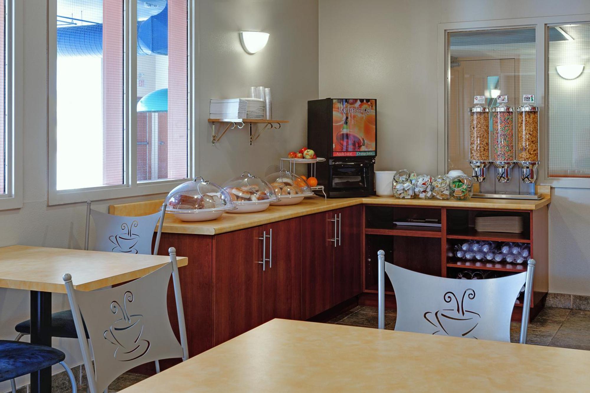 Hotel Super 8 By Wyndham Caraquet Exteriér fotografie